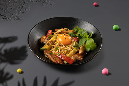 Яичная лапша с курицей