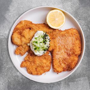 Шницель из цыплёнка с соусом дзадзыки