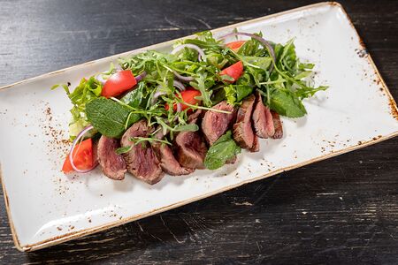 Стейк-салат с мраморной говядиной