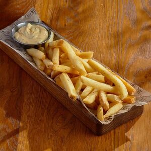 Картофель фри с соусом Трюфельный беарнез