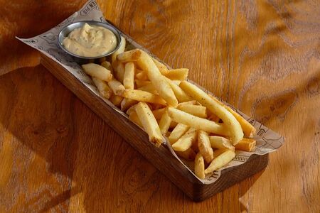 Картофель фри с соусом Трюфельный беарнез