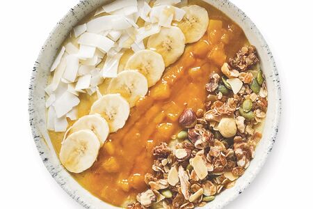 Боул из зеленой гречки, манго-маракуйя