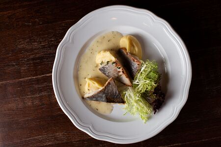 Филе сибаса с лимонным соусом