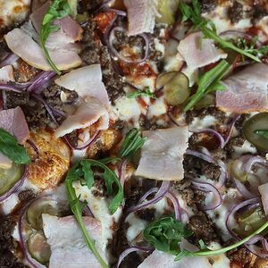 Пицца с говядиной