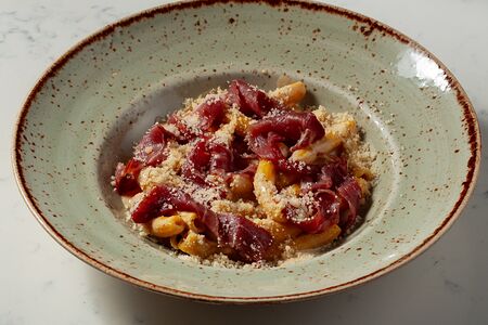 Ригатони с утиной грудкой