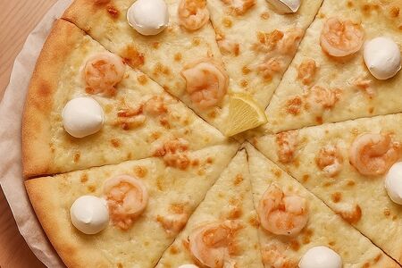 Пицца с лососем и креветками