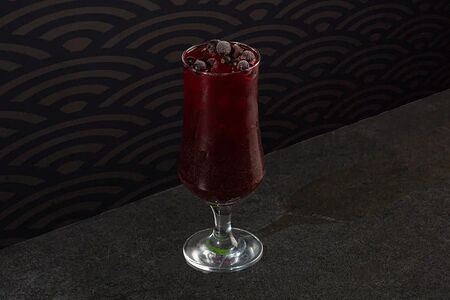 Черная смородина-гранат