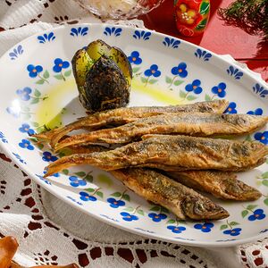 Корюшка с запеченным картофелем и соусом тартар
