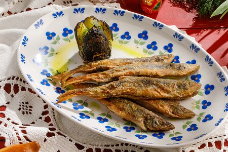 Корюшка с запеченным картофелем и соусом тартар