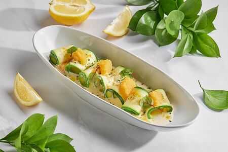 Цукини гриль с лимонным кремом и щучьей икрой