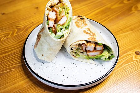 Ролл с кальмаром и креветками