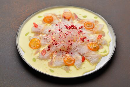 Карпаччо из дикого сибаса с соусом сливочный цитрус