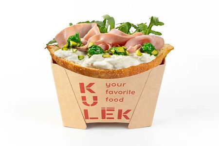 Мортаделла, страчателла и соус песто