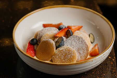 Мини-панкейки с абрикосовым йогуртом