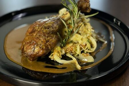 Утиная ножка с тушеной капустой