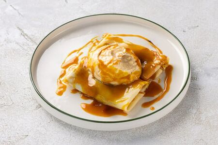 Блинчики с маком, муссом из вареной сгущенки и апельсиновой карамелью