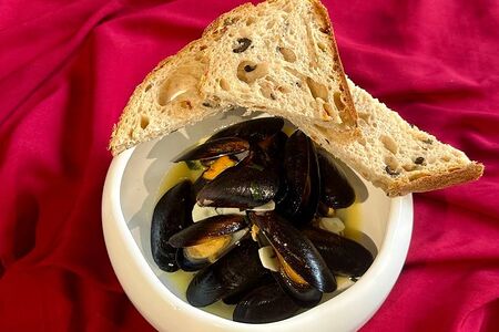 Голубые мидии в винном соусе