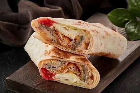 Рап Цезарь с лососем и халапеньо