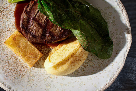 Филе миньон с картофельным гратеном и лисичками