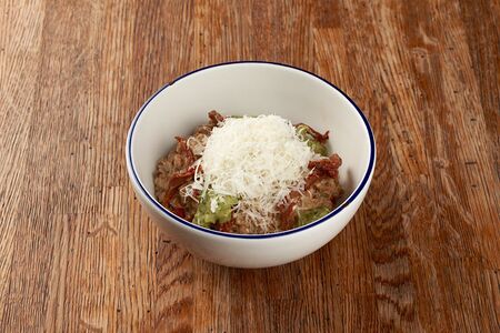 Греча с вялеными томатами и соусом песто