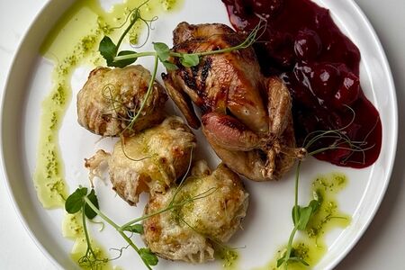 Перепелка с вишней демиглас и картофель под сыром