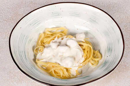 Макарошки с фрикадельками из индюшки в сливочном соусе