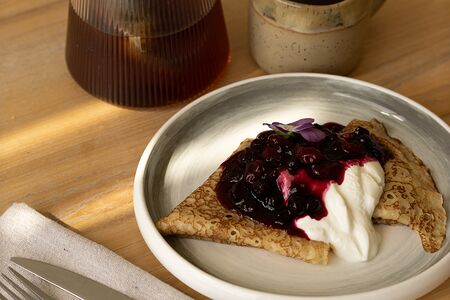 Блины с ягодным соусом 