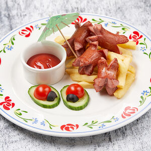 Лесная полянка с картофелем фри и кетчупом