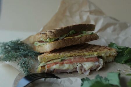 Сэндвич с ветчиной 