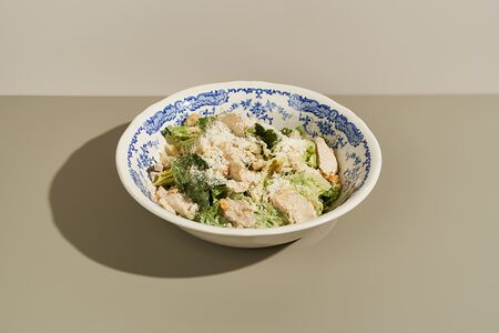 Салат Цезарь антико с курицей