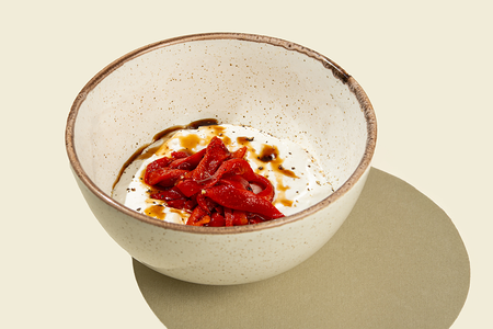 (к хлебу) Страчателла с печеным перцем и бальзамиком New