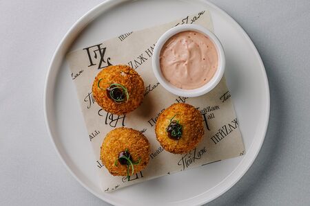 Крокеты Креветка-краб с соусом спайси 