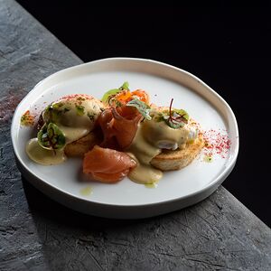 Яйца Бенедикт с лососем