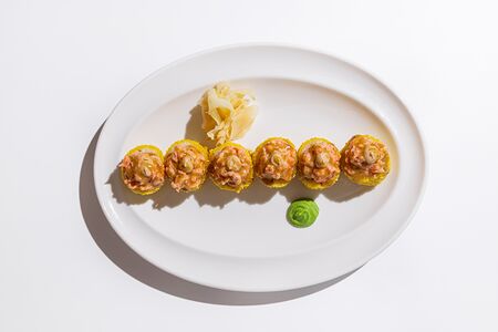 Ролл темпура с тартаром из лосося