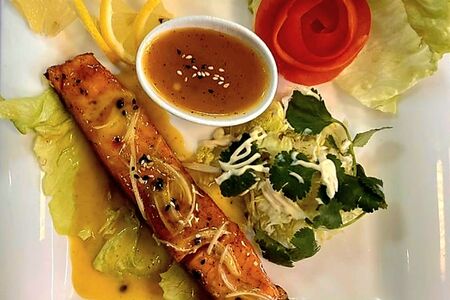 Лосось в соусе маракуйя 