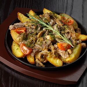 Жарёха с мясом и грибами