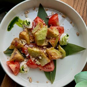 Хрустящие баклажаны с томатами и кешью