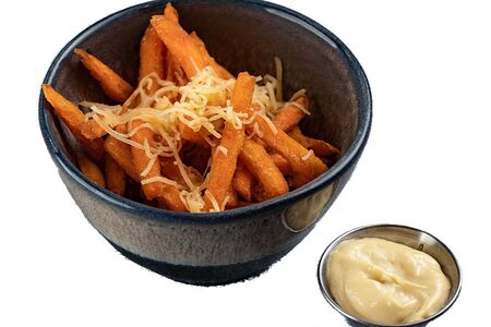 Батат с трюфельным айоли и пармезаном