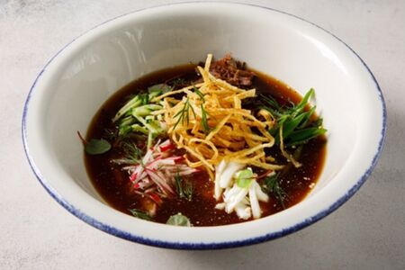 Окрошка на квасе с томленой говядиной и картофелем пай