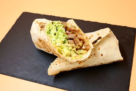 Шаурма по-тайски со свининой