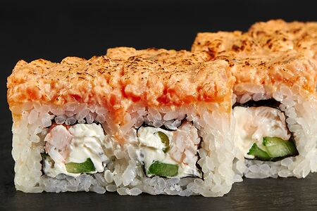 Ролл с тартаром из лосося