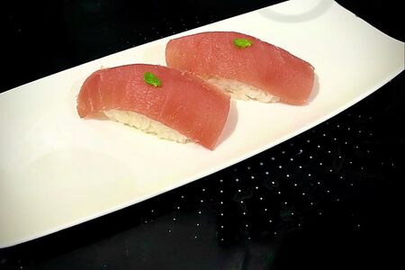 Суши с тунцом