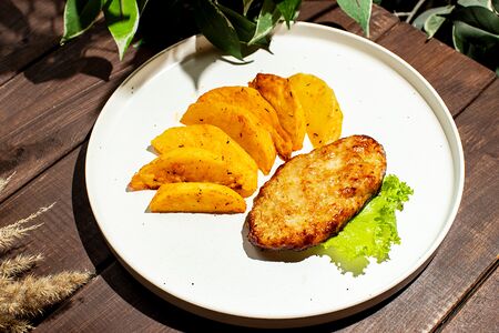 Котлета Нежная с картофельными дольками