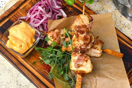 Куриный шашлычок в беконе