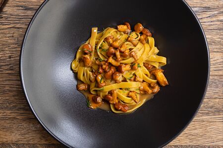 Тальятелле с лисичками  и пармезаном