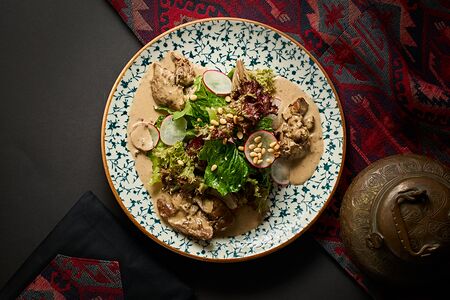 Салат с томлёной куриной печенью