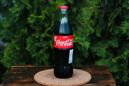 Кола Стекло