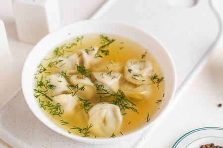 Пельмени с бульоном 