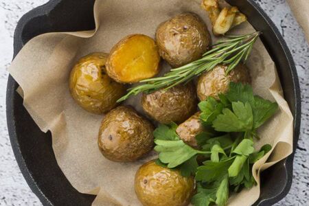 Запеченный беби-картофель