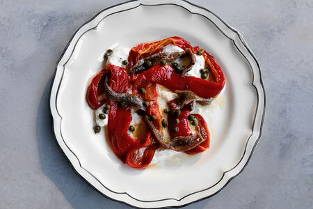 Рамиро с кантабрийскими анчоусами, каперсами и страчателлой